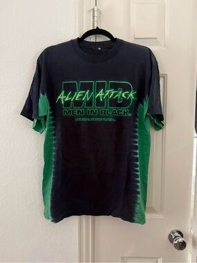 Vintage Men in Black 'Alien Attack' Graphic Tee - Black & Green